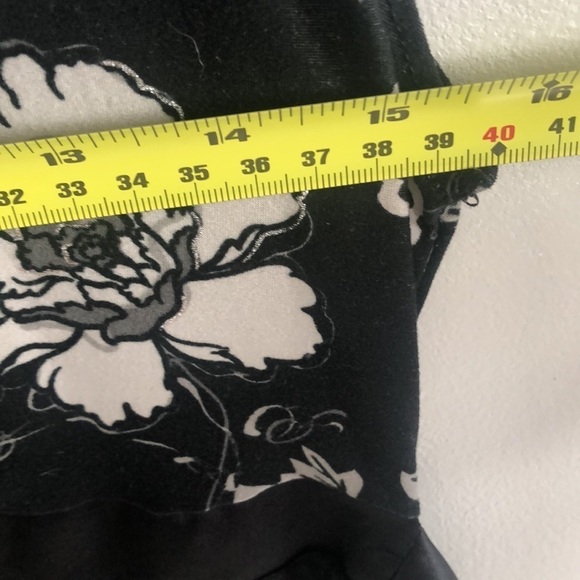 Mandarin Satin and Floral Size M Tie Up Top - Picture 8 of 9